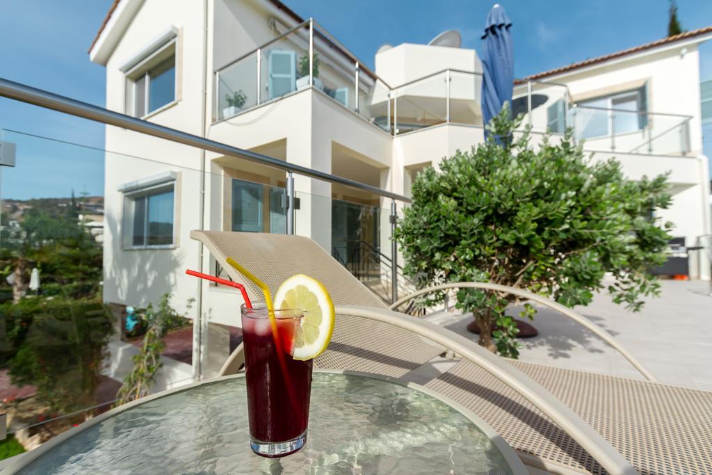 Villa Riverside Polis Bagian luar foto