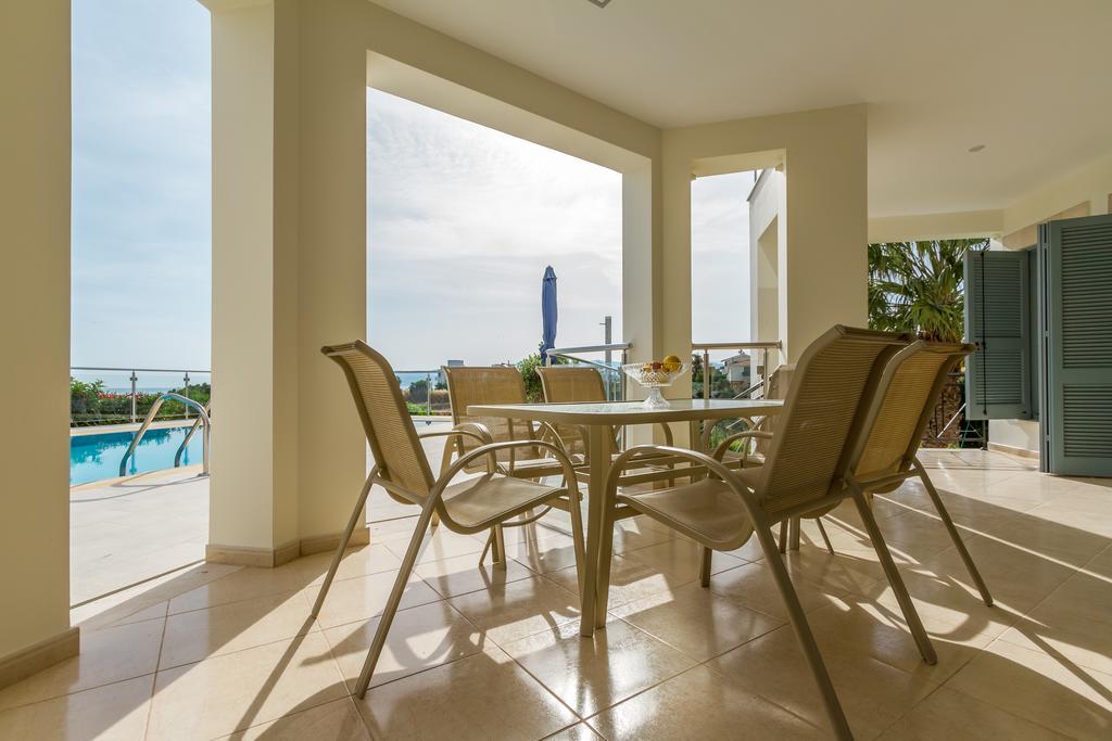 Villa Riverside Polis Bagian luar foto
