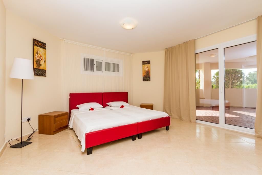 Villa Riverside Polis Bagian luar foto
