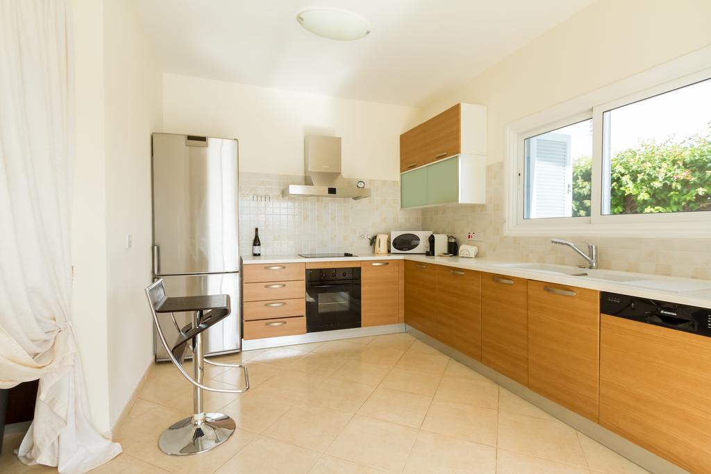 Villa Riverside Polis Bagian luar foto