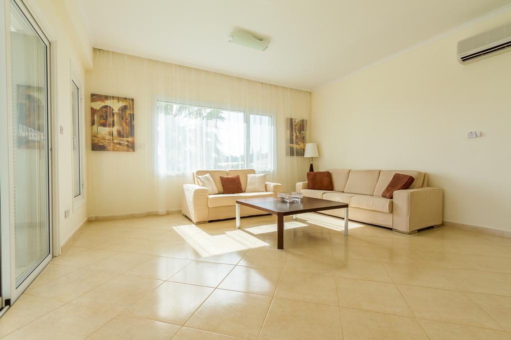 Villa Riverside Polis Bagian luar foto