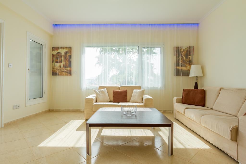 Villa Riverside Polis Bagian luar foto