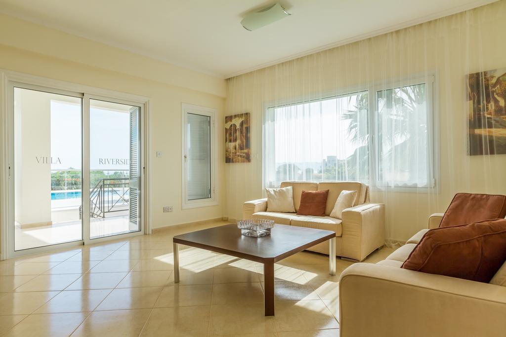 Villa Riverside Polis Bagian luar foto