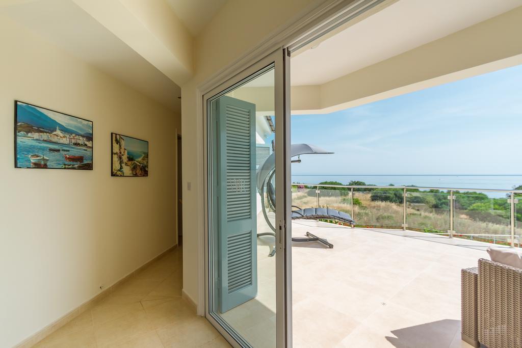 Villa Riverside Polis Bagian luar foto