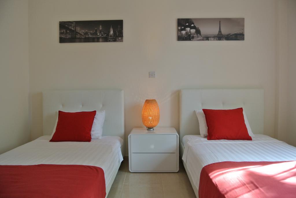 Villa Riverside Polis Bagian luar foto