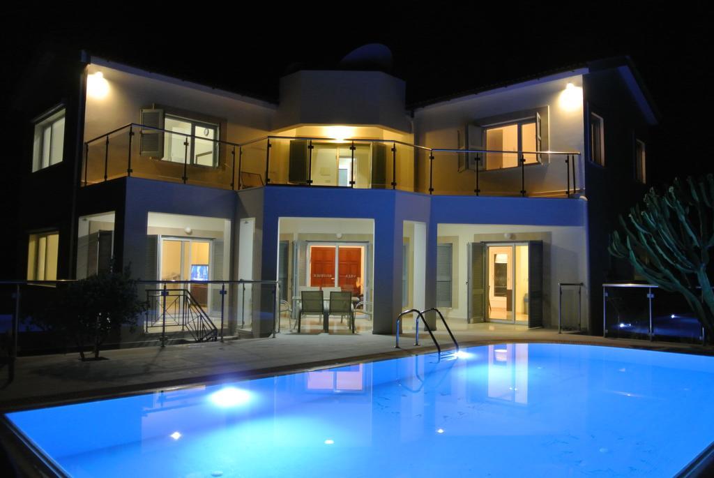 Villa Riverside Polis Bagian luar foto