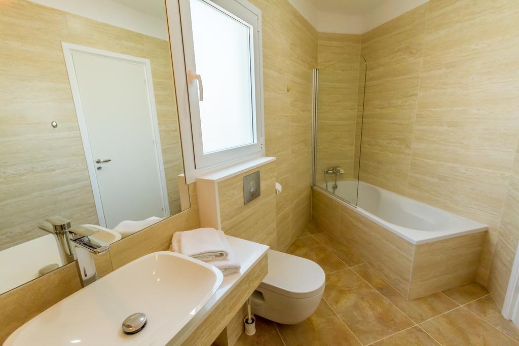 Villa Riverside Polis Bagian luar foto
