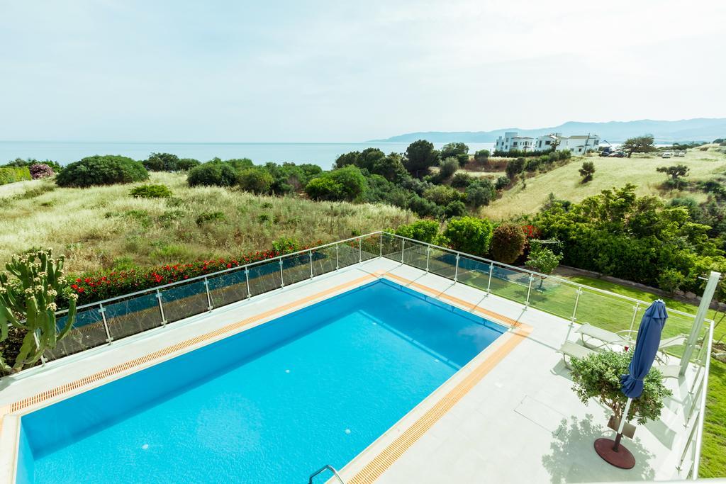 Villa Riverside Polis Bagian luar foto