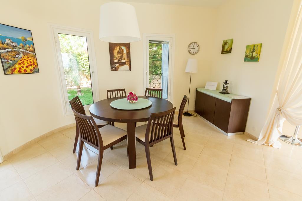 Villa Riverside Polis Bagian luar foto
